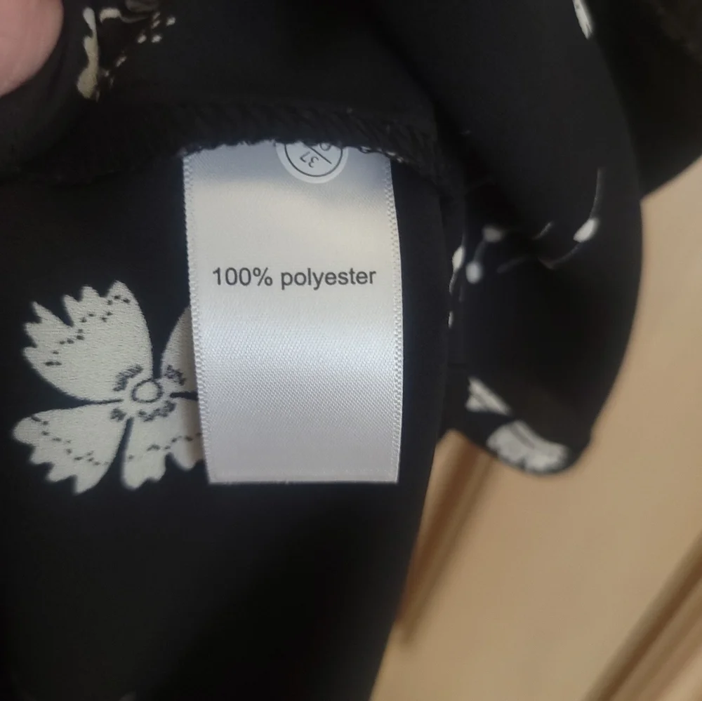 Misses Sz M Maurices Black And White Floral Sleeveless Shirt Garden Romance - Picture 4 of 6